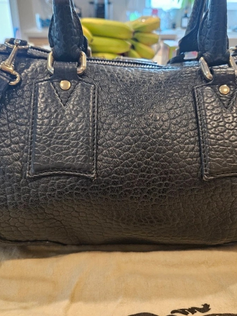 AUTHENTICATED Burberry Heritage Grain Leather Gladstone in Black - Picture 7 of 16
